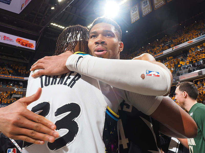 关于密尔沃基雄鹿官宣签约备战NBA总决赛塔图姆在掘金比赛中夺冠，连对手都承认：字母哥关键节点挺进下一轮的信息