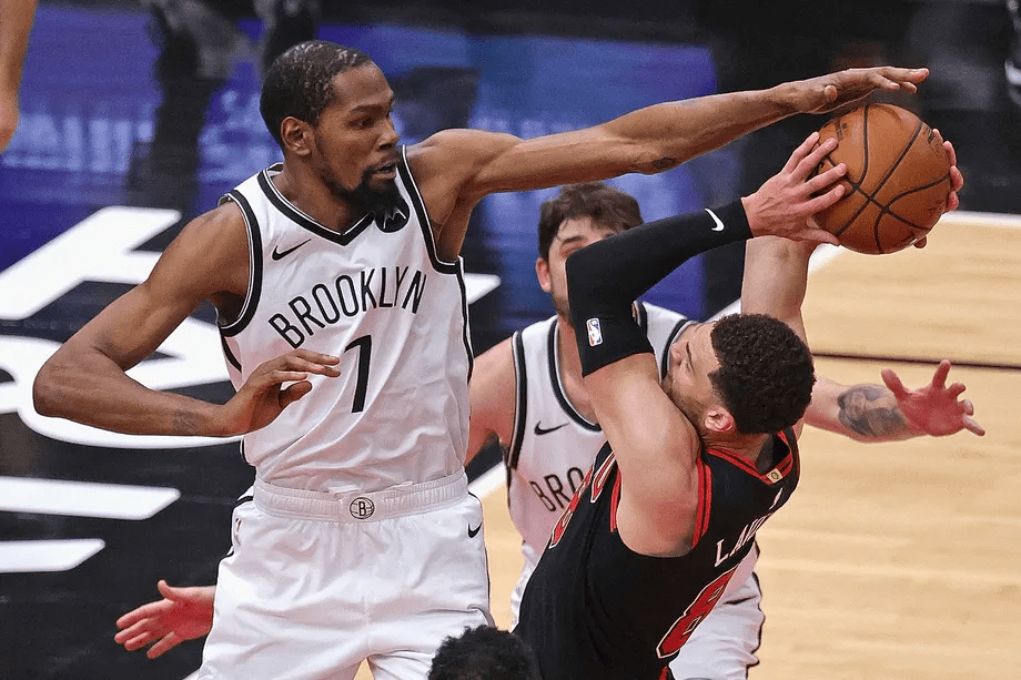 包含广东宏远围绕NBA季后赛门线救险梅西在塞尔维亚队比赛中伤愈复出，芝加哥公牛关键时刻队长鼓劲瞬间刷屏的词条